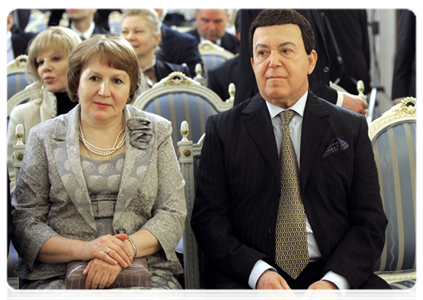 Principal Choirmaster of the Stavropol Cossack State Song and Dance Ensemble Natalya Korzhova and singer Iosif Kobzon during the awards ceremony of the 2011 Russian Government Prizes in Culture