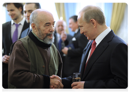 Prime Minister Vladimir Putin and artist Shavkat Abdusalamov after the awards ceremony of the 2011 Russian Government Prizes in Culture
