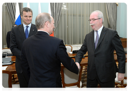 Prime Minister Vladimir Putin meets with Statoil CEO Helge Lund and Total CEO Christophe de Margerie