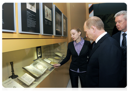 Prime Minister Vladimir Putin and Moscow Mayor Sergei Sobyanin visit the Battle of Borodino Panorama Museum in Moscow