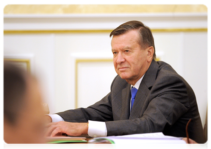 First Deputy Prime Minister Viktor Zubkov at a Government Presidium meeting