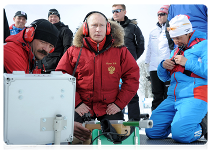 В.В.Путин побывал на проходящем в Сочи чемпионате России по лыжным гонкам и биатлону среди паралимпийцев