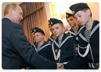 Prior to the meeting, Prime Minister Vladimir Putin spoke to cadets of the Ivanovo-Voznesensk Marine Cadet Corps who participated the trans-Arctic expedition The Path of Orion