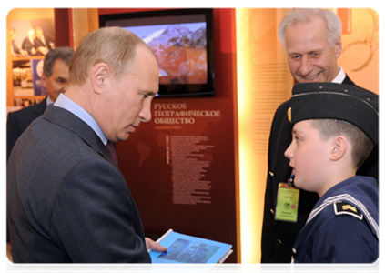 Prior to the meeting, Prime Minister Vladimir Putin spoke to cadets of the Ivanovo-Voznesensk Marine Cadet Corps who participated the trans-Arctic expedition The Path of Orion