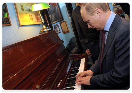 Prime Minister Vladimir Putin visiting St Petersburg’s Andrei Mironov Russkaya Antrepriza Theatre