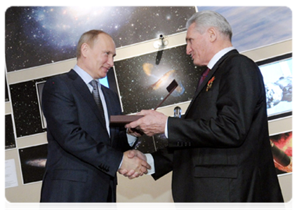 Prime Minister Vladimir Putin and Pilot-Cosmonaut and Two-time Hero of the Soviet Union Boris Volynov