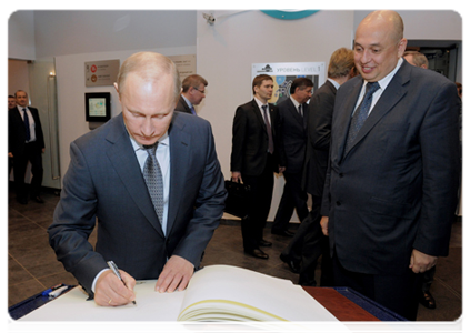 Prime Minister Vladimir Putin on a visit to the Moscow Planetarium on Cosmonautics Day
