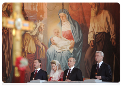 President Dmitry Medvedev with his wife Svetlana, Prime Minister Vladimir Putin and Moscow Mayor Sergei Sobyanin attending the festive Easter service at Christ the Saviour Cathedral