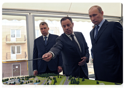 Prime Minister Vladimir Putin tours new residential community in Istra, Moscow Region