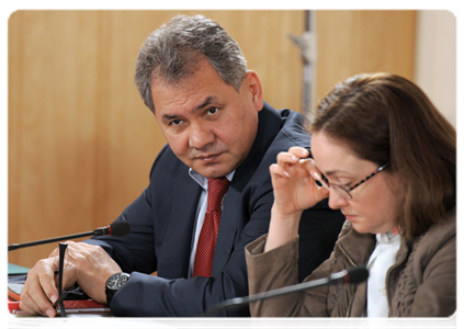 Minister of Civil Defence, Emergencies and Disaster Relief Sergei Shoigu and Minister of Economic Development Elvira Nabiullina at a meeting on housing construction