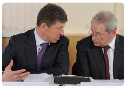 Deputy Prime Minister Dmitry Kozak and Minister of Regional Development Viktor Basargin at a meeting on housing construction