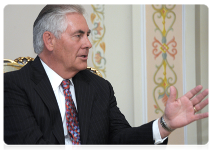 Chairman and CEO of ExxonMobil Corporation Rex W.Tillerson at a meeting with Prime Minister Vladimir Putin