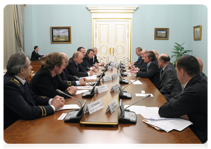 Prime Minister Vladimir Putin meets with members of Russian Antarctic Expedition