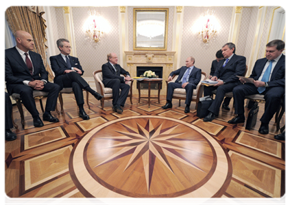 Prime Minister Vladimir Putin meets with executives of the Italian company Eni