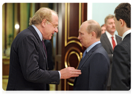 Prime Minister Vladimir Putin and Eni CEO Paolo Scaroni
