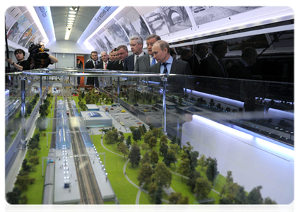 Prime Minister Vladimir Putin visiting the Russian Railways Scientific and Technical Development Center at the Rizhsky Railway Station