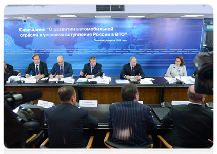 Prime Minister Vladimir Putin at a meeting at AvtoVAZ (Togliatti) on the development of the automotive industry in the context of Russia’s accession to the WTO