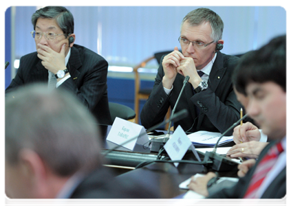 Chief Operating Officer of Nissan, Toshiyuki Shiga, and Chief Operating Officer of the Renault Group, Carlos Tavares, at a meeting on the development of the automotive industry in the context of Russia’s accession to the WTO