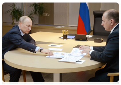Prime Minister Vladimir Putin holds working meeting with Samara Region Governor Vladimir Artyakov