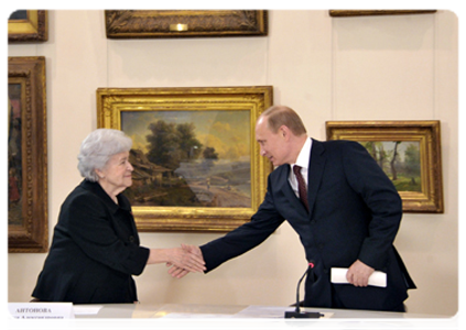 Prime Minister Vladimir Putin and Director of the Pushkin State Museum of Fine Arts Irina Antonova