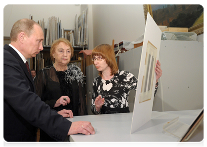 Prime Minister Vladimir Putin visits the Alexander Radishchev State Art Museum in Saratov