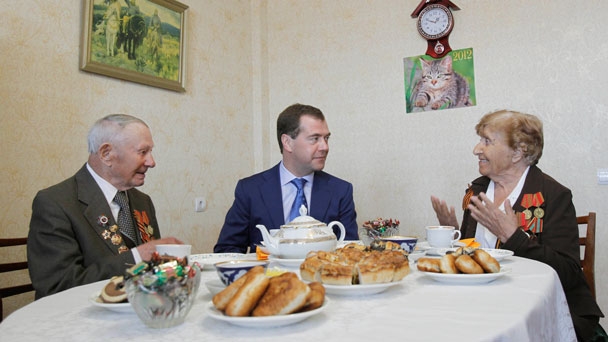 Председатель Правительства Российской Федерации Д.А.Медведев осмотрел жилой дом, построенный для участников Великой Отечественной войны