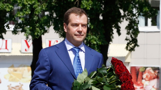 Председатель Правительства Российской Федерации Д.А.Медведев возложил цветы к мемориалу «Вечный огонь»