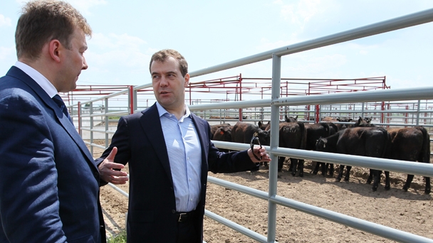 Prime Minister Dmitry Medvedev and President of the Miratorg Agrobusiness Holding Viktor Linnik
