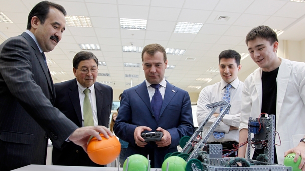 Prime Minister Dmitry Medvedev visits Nazarbayev University