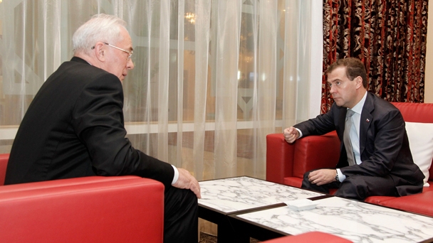 Prime Minister Dmitry Medvedev meets with Ukrainian Prime Minister Mykola Azarov