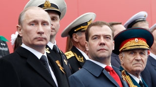 Президент Российской Федерации В.В.Путин и Председатель Правительства Российской Федерации Д.А.Медведев на военном параде на Красной площади, посвящённом 67-й годовщине Победы в Великой Отечественной войне