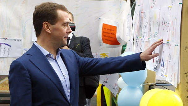 Dmitry Medvedev visiting the Krasnaya Pakhra Cardiologic Centre for Children