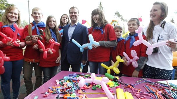 Dmitry Medvedev visiting the Krasnaya Pakhra Cardiologic Centre for Children