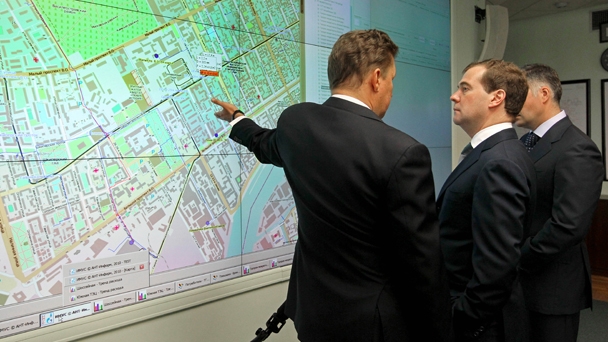 Prime Minister Dmitry Medvedev visits Gazprom Mezhregiongaz and tests its dispatcher service