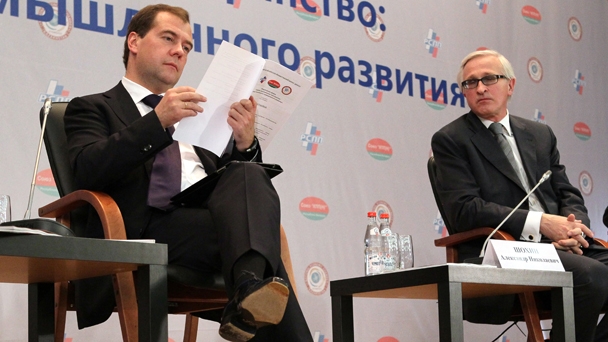 Председатель Правительства Российской Федерации Д.А.Медведев и президент Российского союза промышленников и предпринимателей А.Н.Шохин