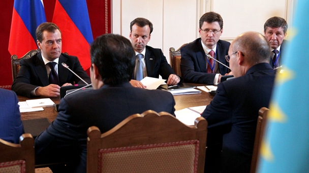 Prime Minister Dmitry Medvedev meeting with Kazakh Prime Minister Karim Massimov