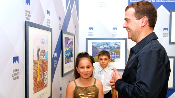 Председатель Правительства России Д.А.Медведев встретился с победителями конкурса детского рисунка «Кем я хочу быть, когда вырасту»