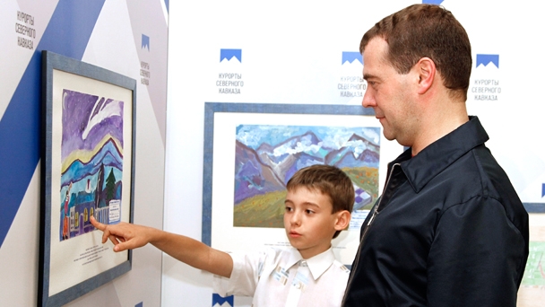 Prime Minister Dmitry Medvedev with children’s art contest winners