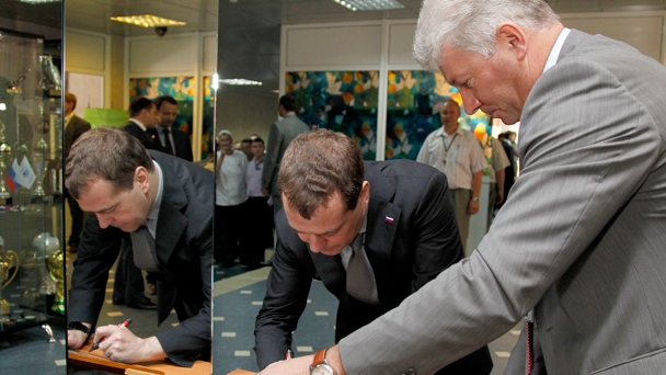 Председатель Правительства Российской Федерации Д.А.Медведев посетил Московский центр автоматизированного управления воздушным движением в аэропорту Внуково