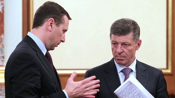 Minister of Regional Development Oleg Govorun and Deputy Prime Minister Dmitry Kozak before a meeting of the Government Commission on Budgetary Planning