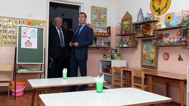 Председатель Правительства Российской Федерации Д.А.Медведев посетил военный городок Петровское в Московской области
