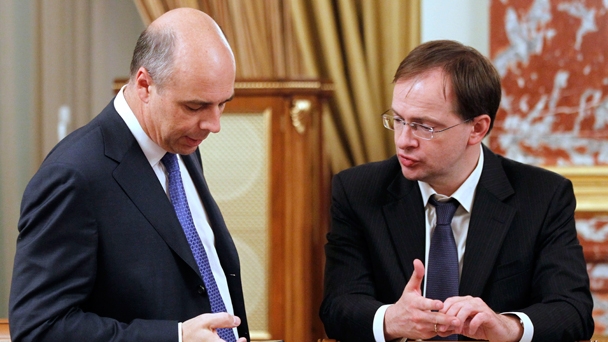 Finance Minister Anton Siluanov and Minister of Culture of the Russian Federation Vladimir Medinsky before a meeting of the Government of the Russian Federation