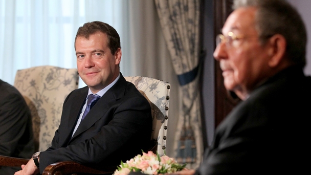 Prime Minister Dmitry Medvedev meets with President of the Council of State and the Council of Ministers of Cuba Raúl Castro