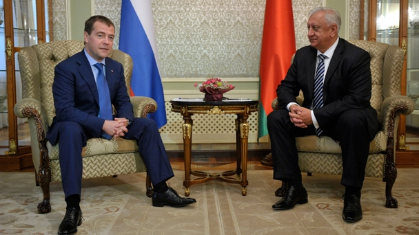 Состоялась беседа Председателя Правительства Российской Федерации Д.А.Медведева с Премьер-министром Республики Беларусь М.В.Мясниковичем