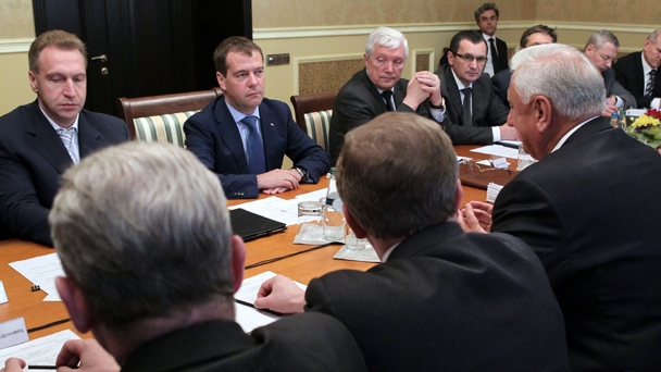 Prime Minister Dmitry Medvedev holds talks with Belarusian Prime Minister Mikhail Myasnikovich in an expanded format