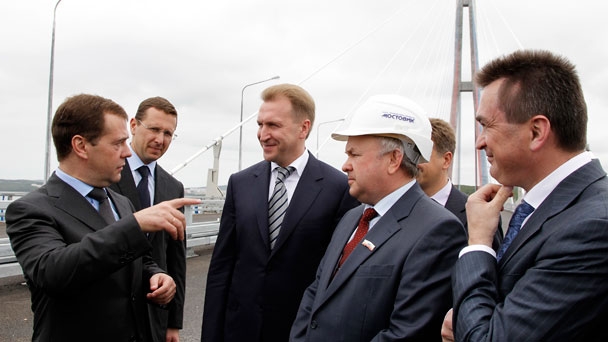 Председатель Правительства Российской Федерации Д.А.Медведев принял участие в церемонии открытия  движения по мосту через пролив Босфор Восточный
