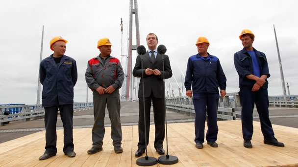 Председатель Правительства Российской Федерации Д.А.Медведев принял участие в церемонии открытия движения по мосту через пролив Босфор Восточный