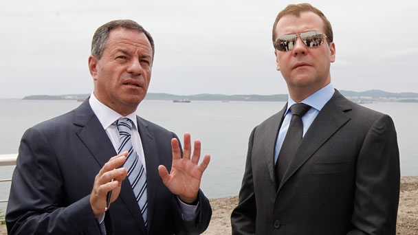 Председатель Правительства Российской Федерации Д.А.Медведев и глава Фонда содействия развитию жилищного строительства А.А.Браверман