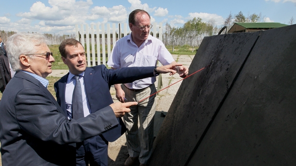 Prime Minister Dmitry Medvedev visits the Mechanical Engineering Design Bureau in Kolomna