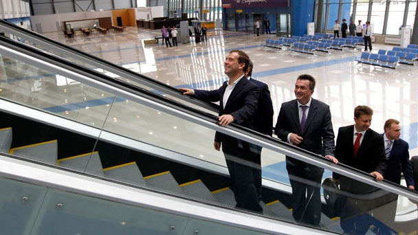 Prime Minister Dmitry Medvedev inspects Vladivostok Airport’s new terminal built for the 2012 APEC summit